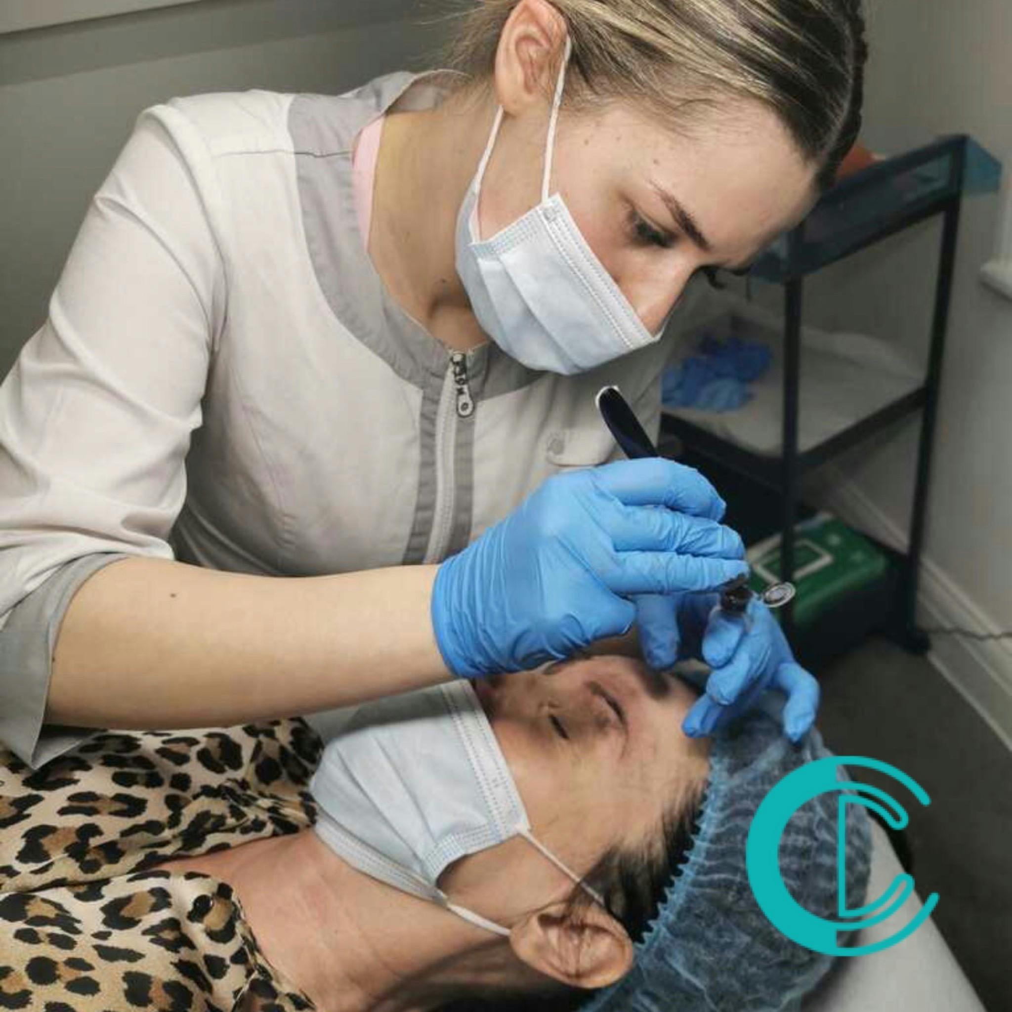 Microblading Training At The Cosmetic College
