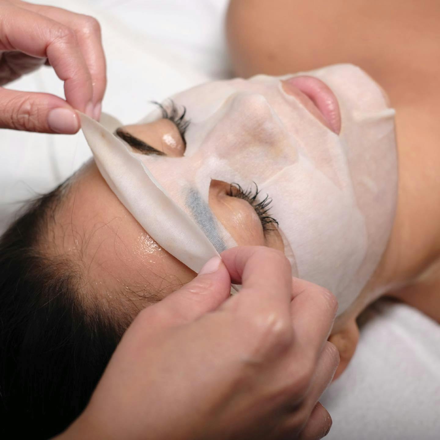 Facial and Skincare Training At The Cosmetic College